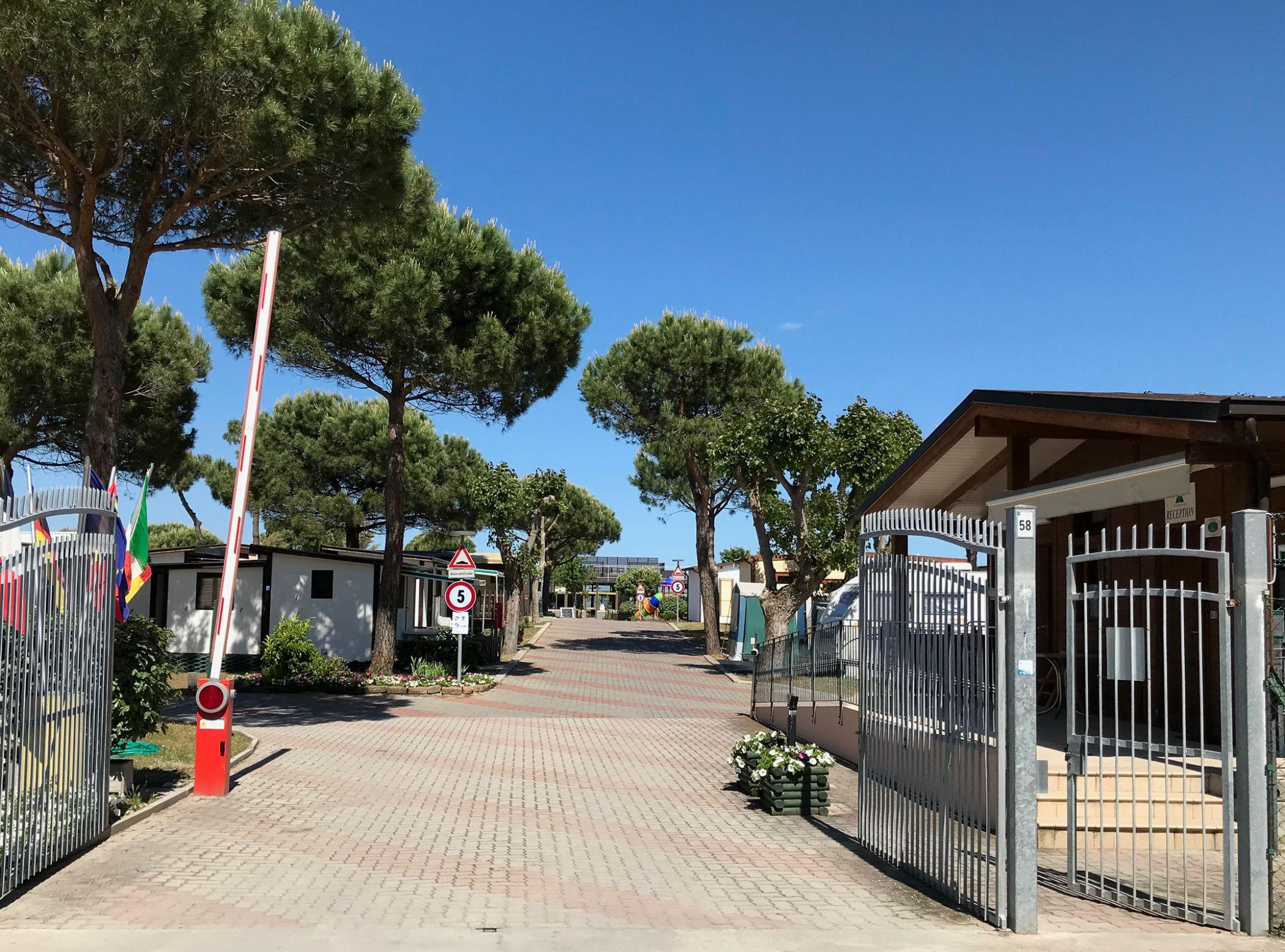 Club Del Sole Pini Boutique Resort Punta Marina Exterior foto